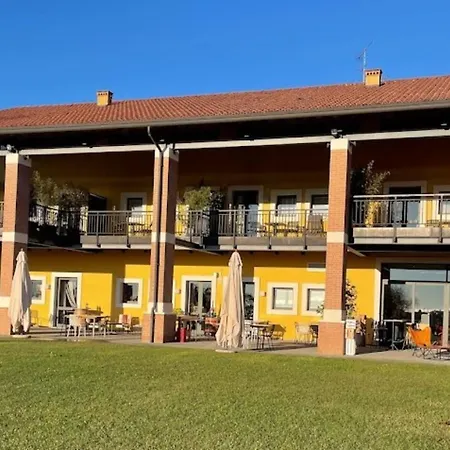 Almavite Wine With Pool - Happy