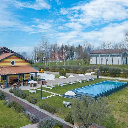 Almavite Wine With Pool - Happy